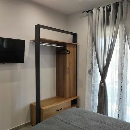 Ekati Apartment